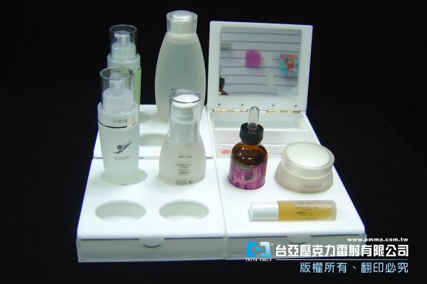 5.化妝保養品、醫美醫療展示架